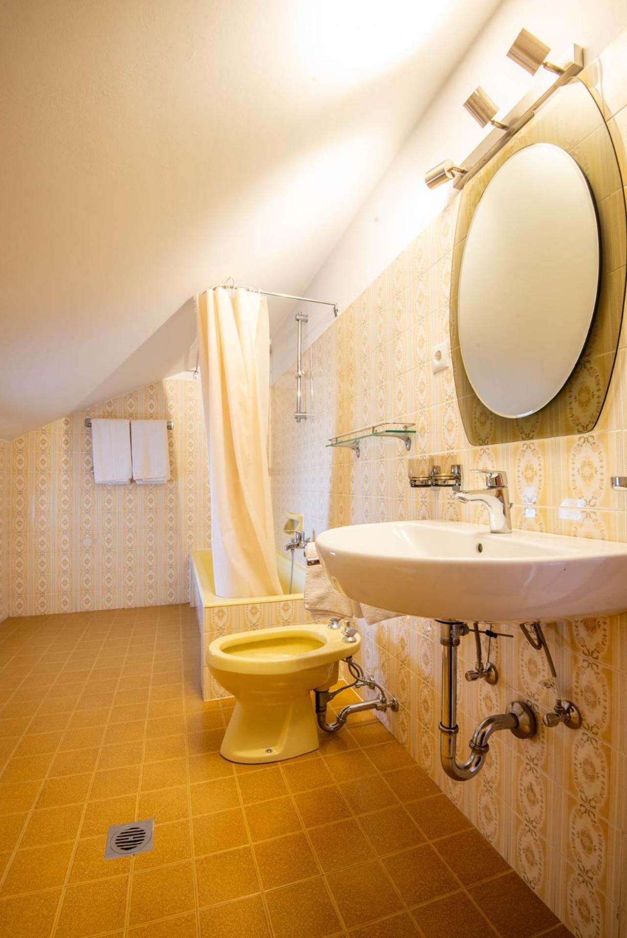 Strengen Guesthouse Caldaro Bagian luar foto