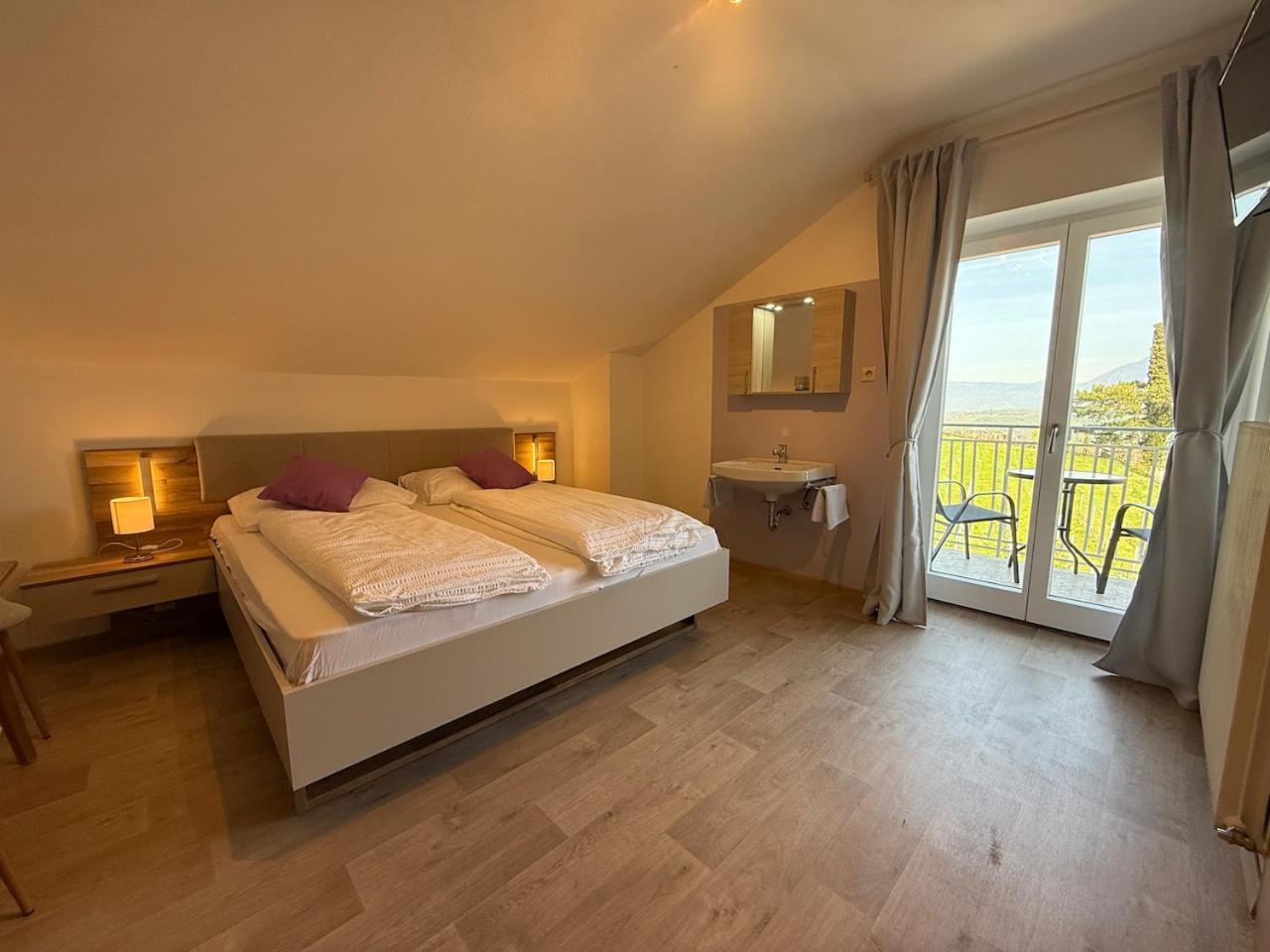 Strengen Guesthouse Caldaro Bagian luar foto